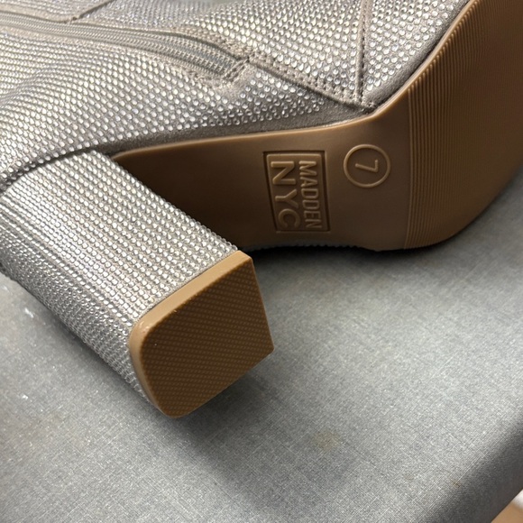 Steve Madden Silver Rhinestone Pointed Toe Booties NWOT -never worn - Picture 4 of 8